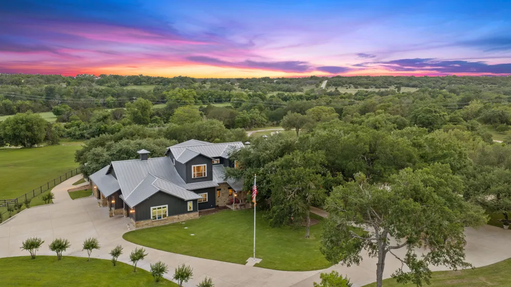 1550 Trebled Waters Trail Driftwood, TX 78619