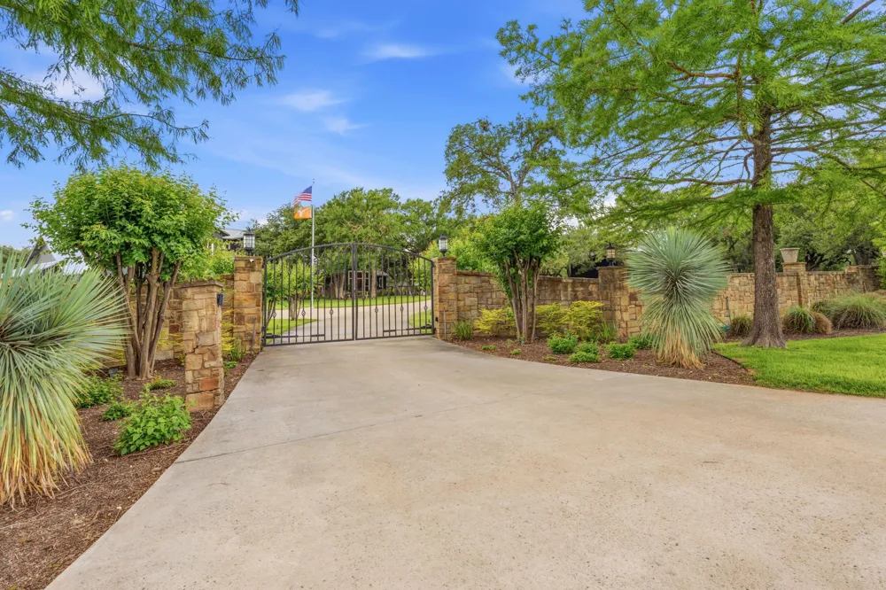 1550 Trebled Waters Trail Driftwood, TX 78619