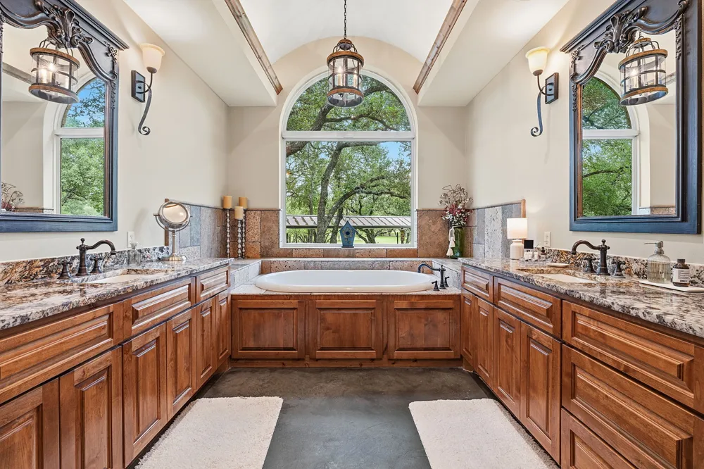 1550 Trebled Waters Trail Driftwood, TX 78619