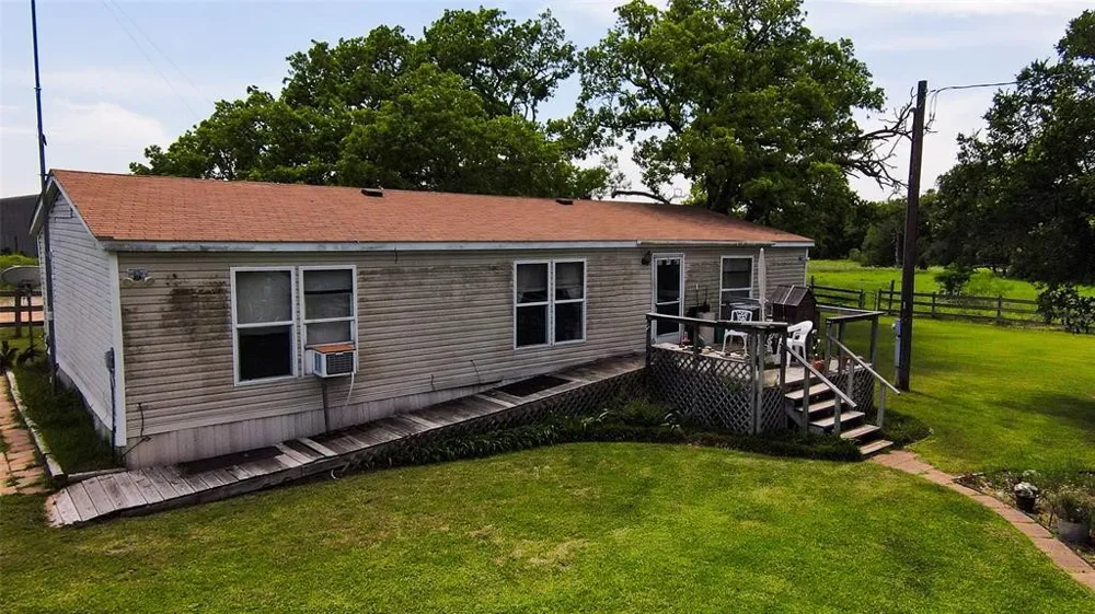 269 Balch Road Elgin, TX 78621
