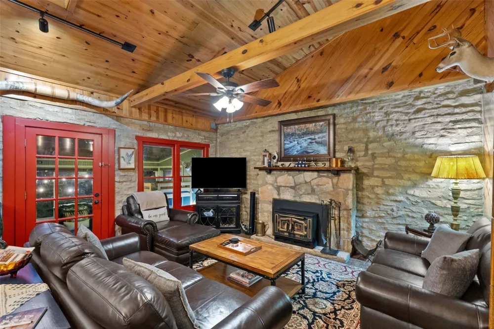 1728 Rocky River Canyon Lake, TX 78133