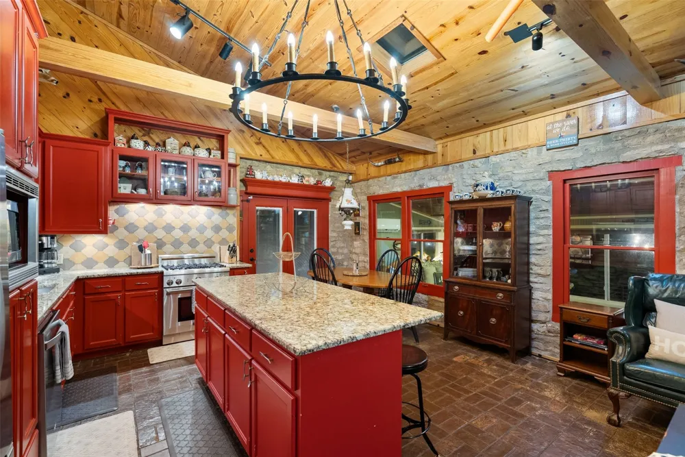 1728 Rocky River Canyon Lake, TX 78133