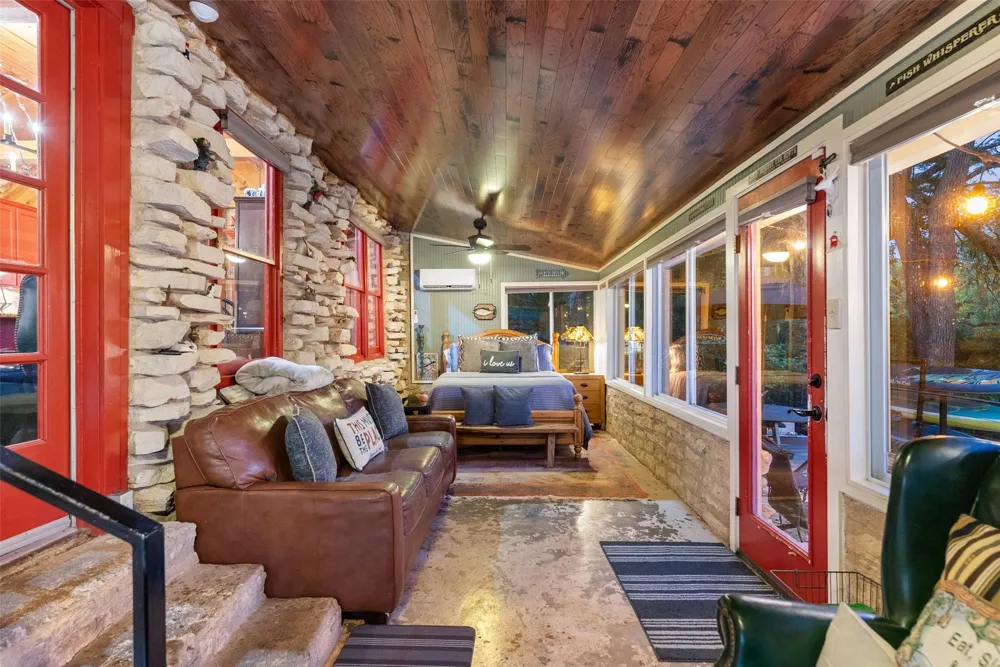 1728 Rocky River Canyon Lake, TX 78133