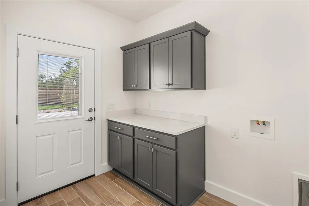 802 S Creek Street #100 Fredericksburg, TX 78624