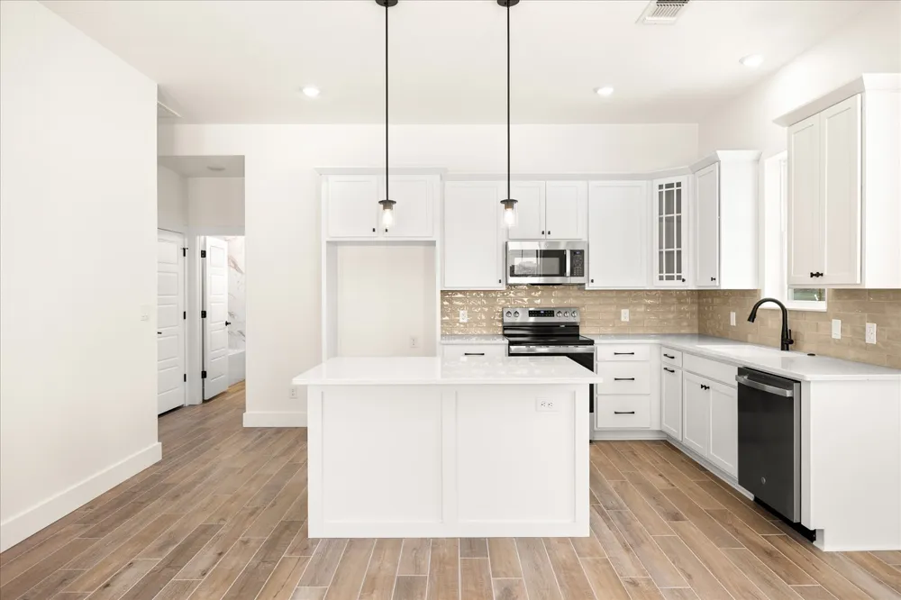 802 S Creek Street #100 Fredericksburg, TX 78624