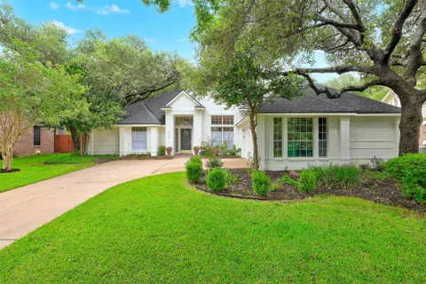 2025 Saint Andrews Drive