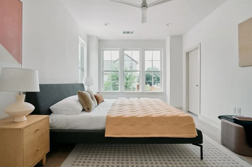 2209 woodland Avenue #401 Austin, TX 78741