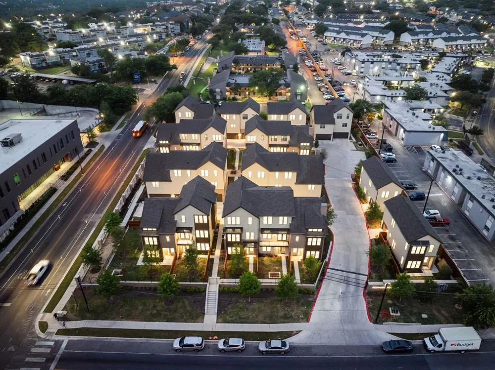 2209 woodland Avenue #401 Austin, TX 78741