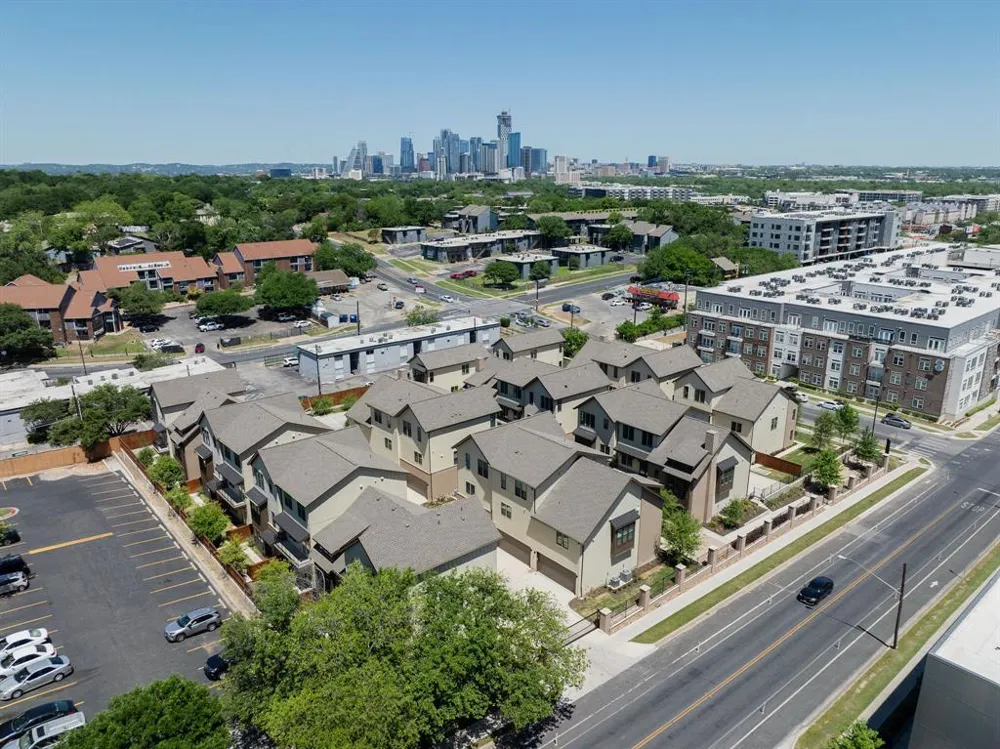 2209 woodland Avenue #401 Austin, TX 78741
