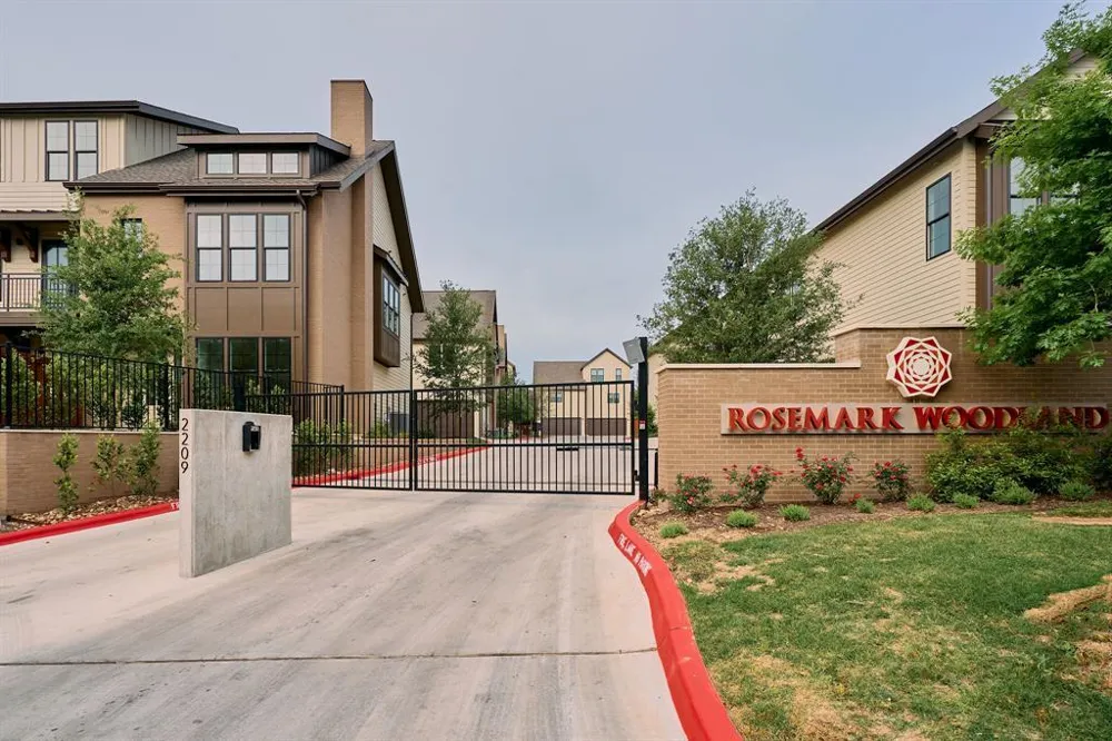 2209 woodland Avenue #401 Austin, TX 78741
