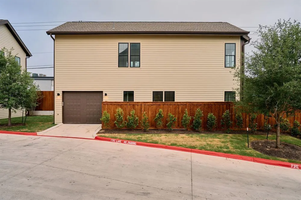 2209 woodland Avenue #401 Austin, TX 78741