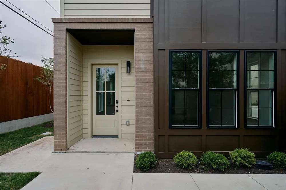 2209 woodland Avenue #401 Austin, TX 78741