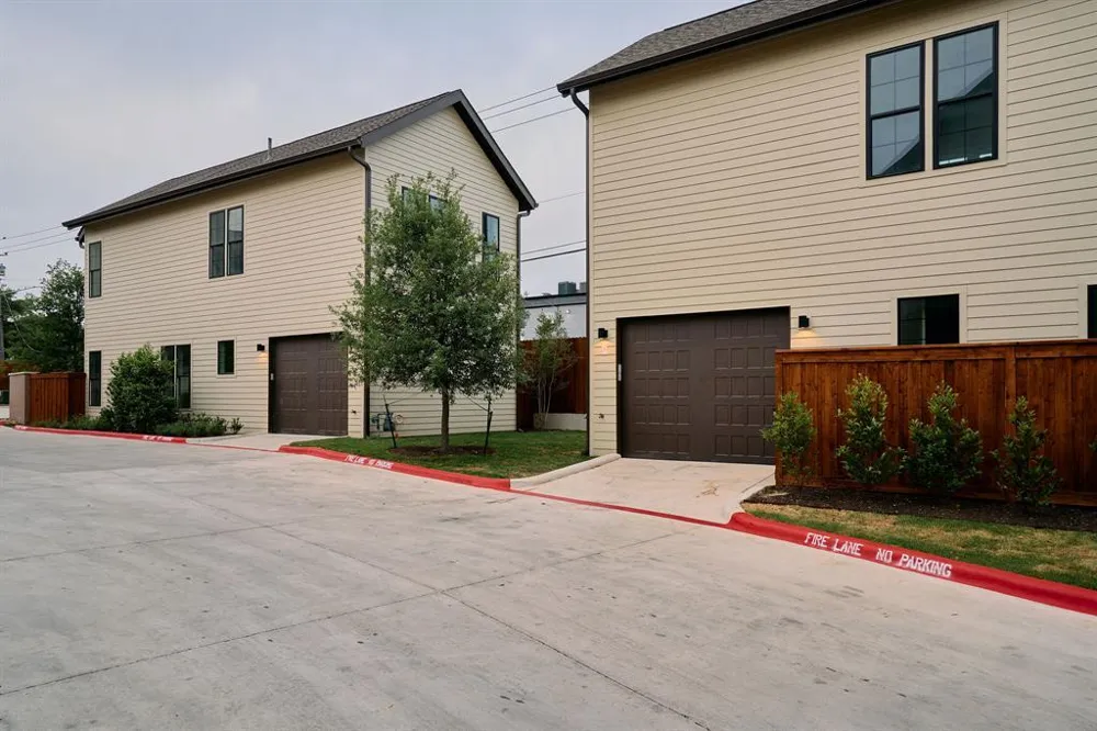 2209 woodland Avenue #401 Austin, TX 78741