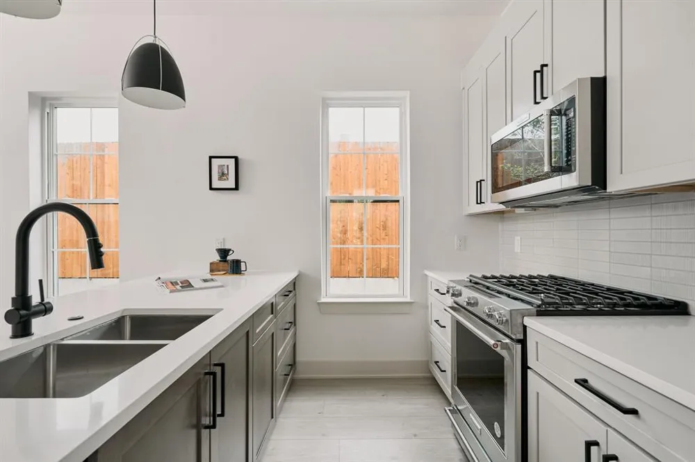 2209 woodland Avenue #401 Austin, TX 78741