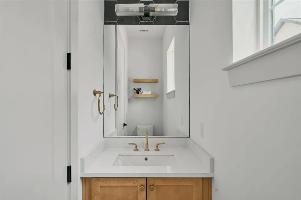 2209 woodland Avenue #401 Austin, TX 78741