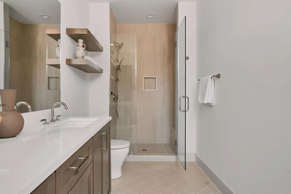 2209 woodland Avenue #401 Austin, TX 78741