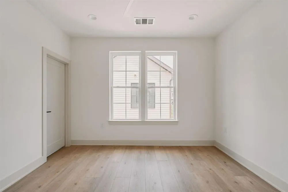 2209 woodland Avenue #401 Austin, TX 78741