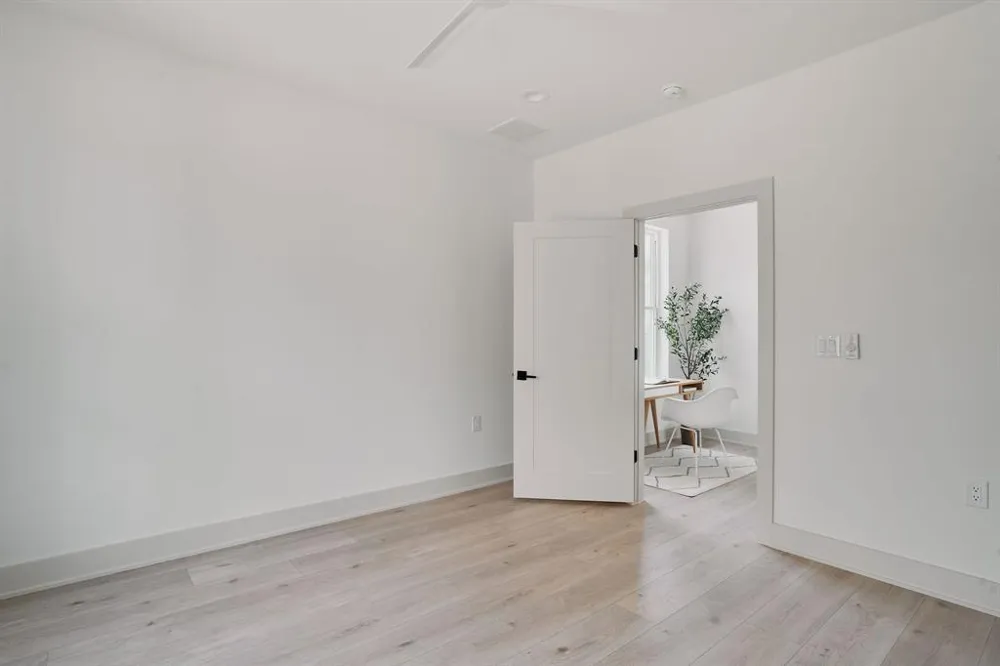 2209 woodland Avenue #401 Austin, TX 78741