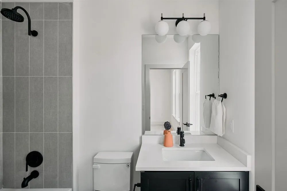2209 woodland Avenue #401 Austin, TX 78741