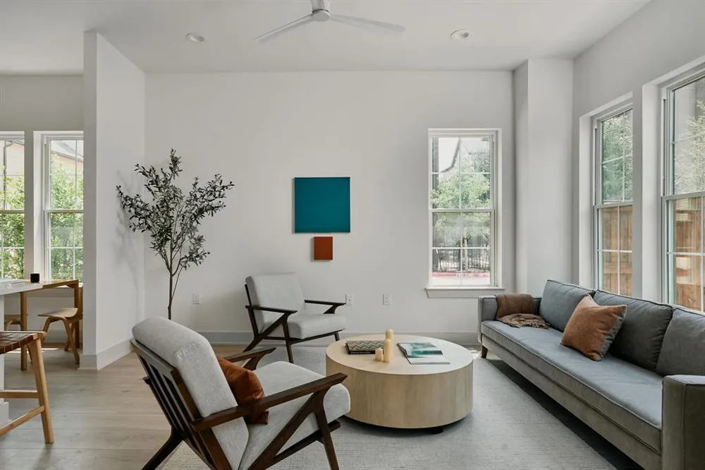 2209 woodland Avenue #401 Austin, TX 78741