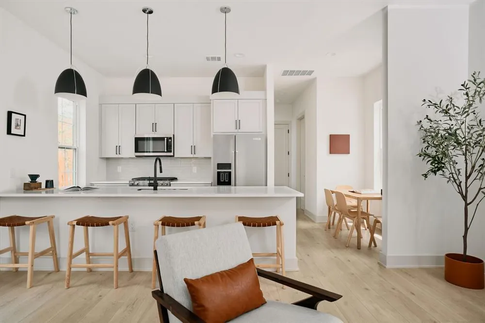 2209 woodland Avenue #401 Austin, TX 78741