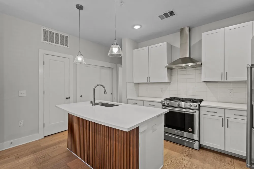 2827 Manor Road #2201 Austin, TX 78722