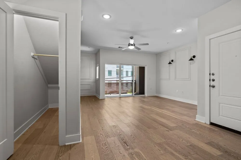 2827 Manor Road #2201 Austin, TX 78722