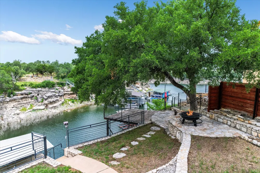 22514 Felicia Drive Spicewood, TX 78669