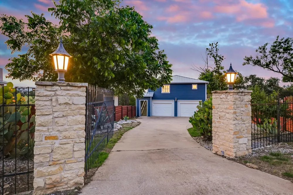 22514 Felicia Drive Spicewood, TX 78669