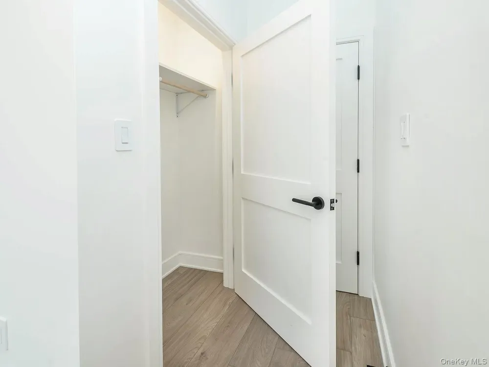 24 Lumber Road #1 Roslyn, NY 11576