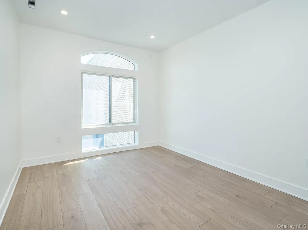 24 Lumber Road #1 Roslyn, NY 11576