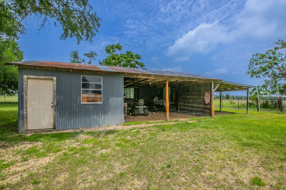 3053 Hobby Creek Road Burlington, TX 76519