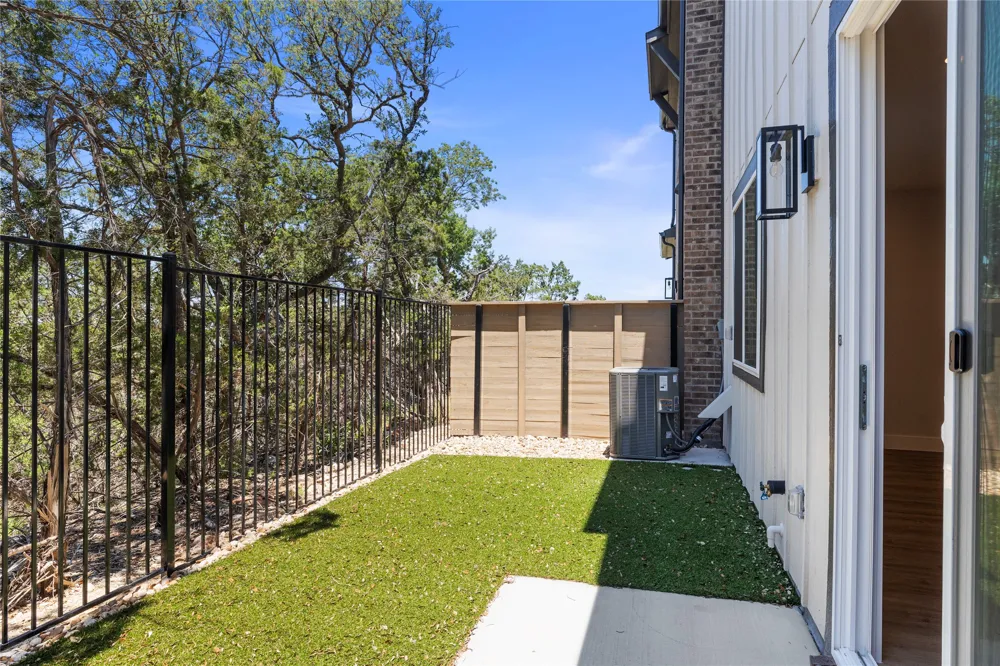 5512 Mobeetie Loop Bee Cave, TX 78738