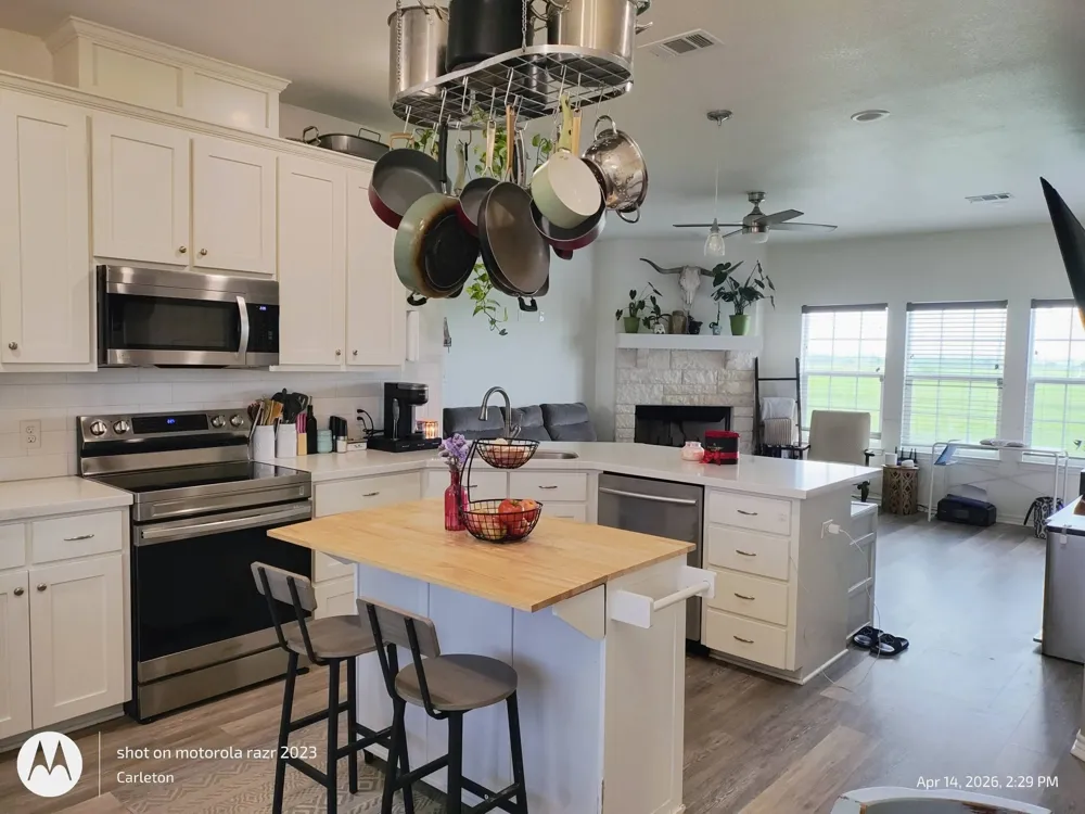 2001 Sunflower Row Coupland, TX 78615