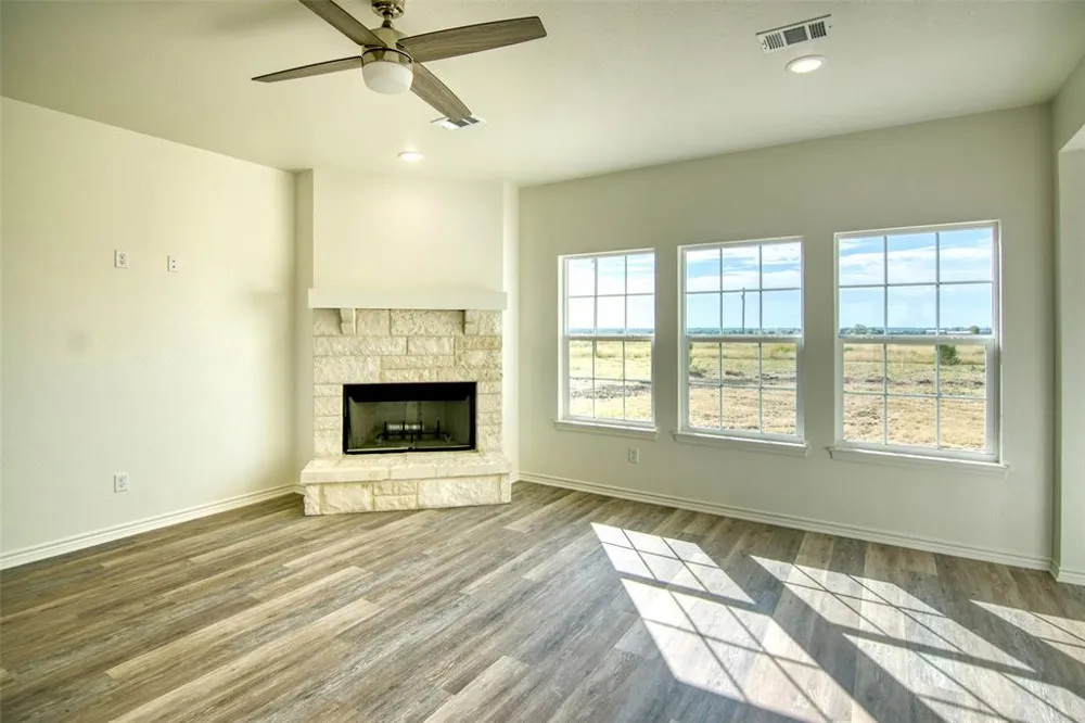 2001 Sunflower Row Coupland, TX 78615