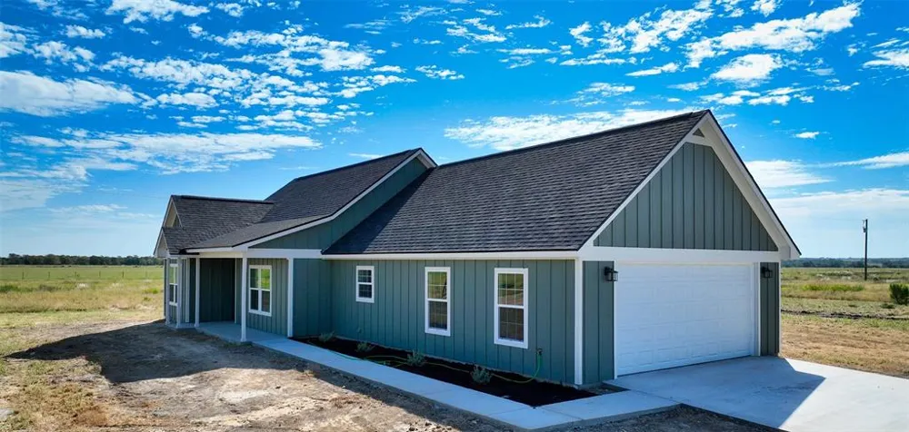 2001 Sunflower Row Coupland, TX 78615
