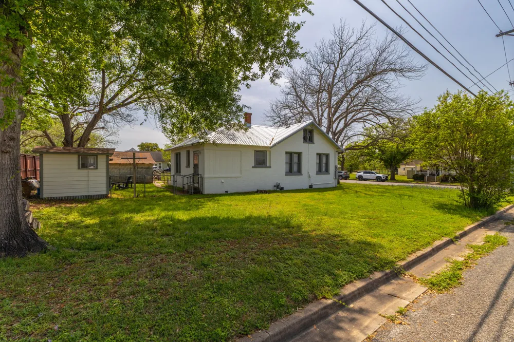 258 Water Street La Grange, TX 78945