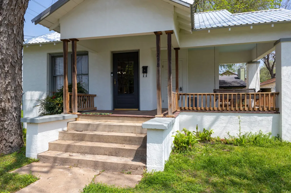 258 Water Street La Grange, TX 78945