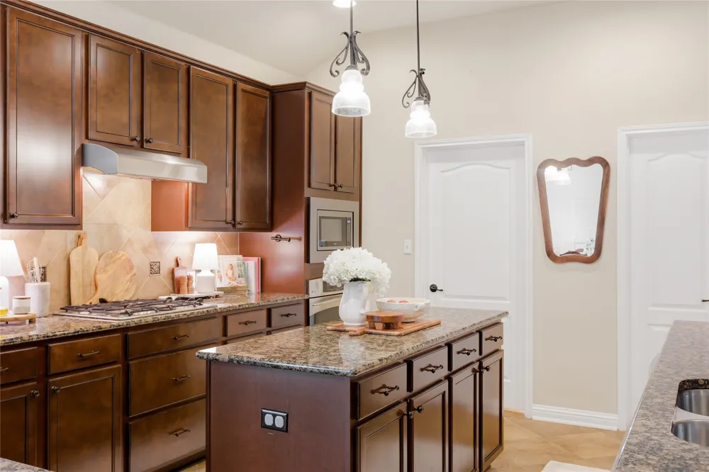 214 Bellagio Drive Lakeway, TX 78734