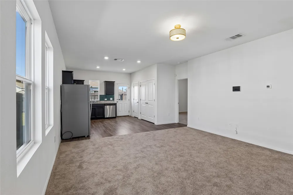 124 Peony Lane Jarrell, TX 76537