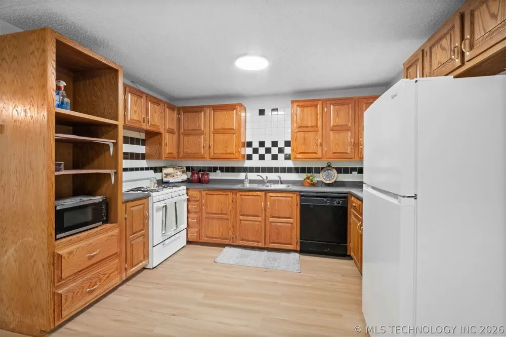 317 W Cedar Stilwell, OK 74960