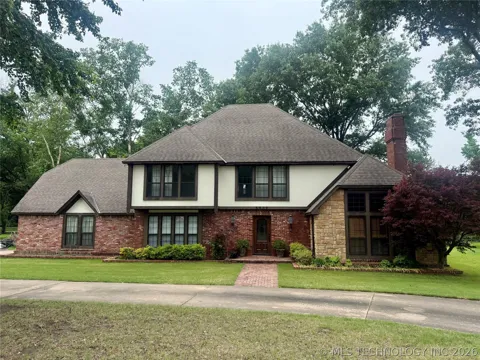 5909 Rolling Oaks Drive