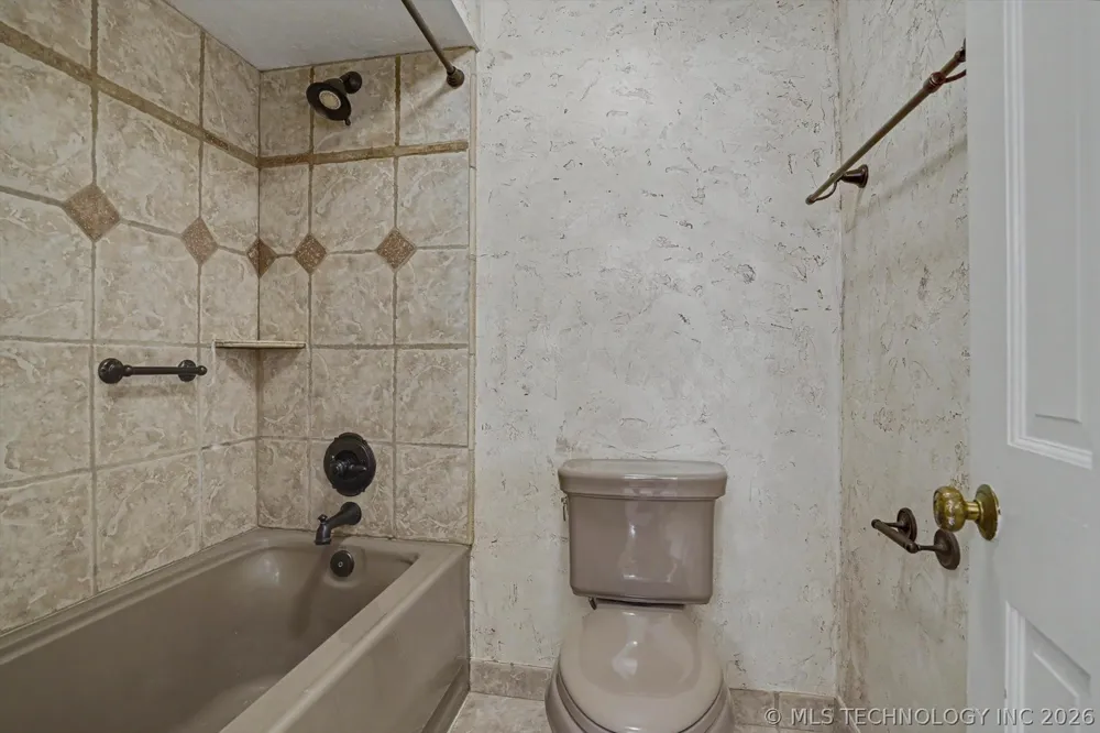 105 Mockingbird Lane Skiatook, OK 74070