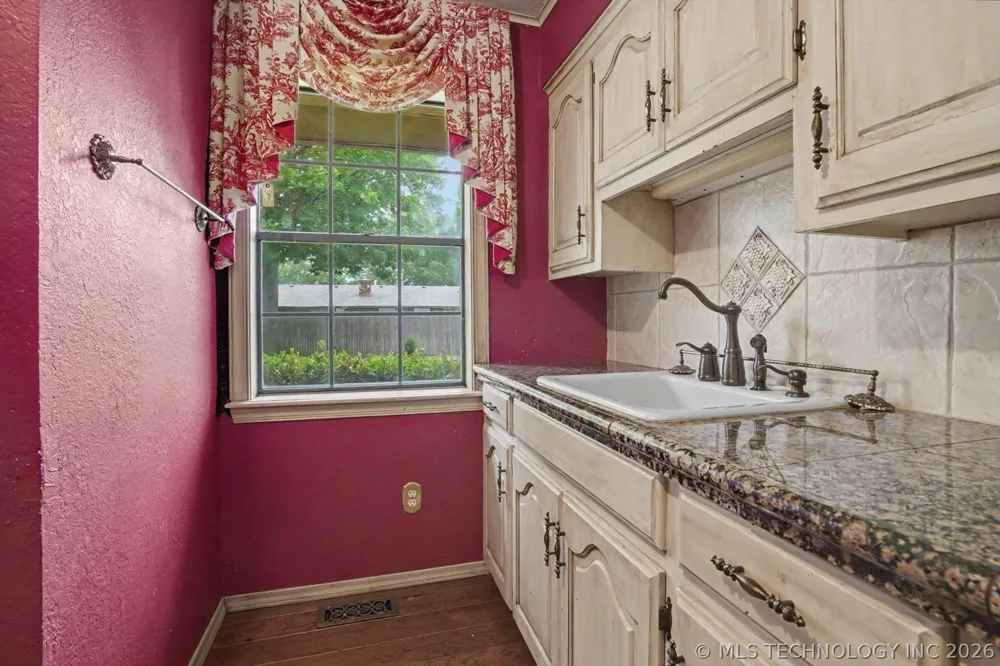 105 Mockingbird Lane Skiatook, OK 74070