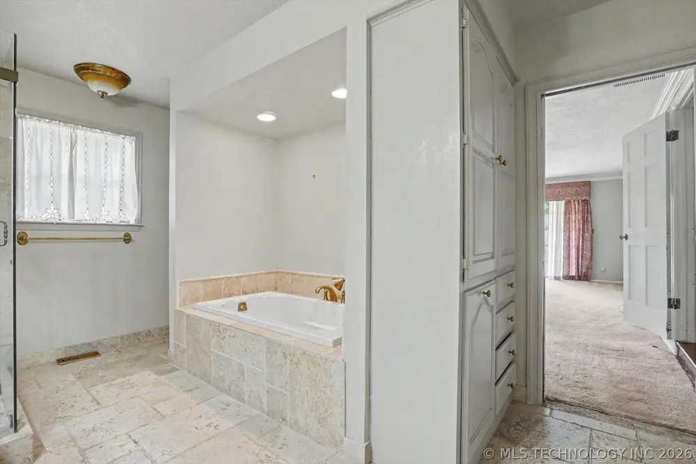 105 Mockingbird Lane Skiatook, OK 74070