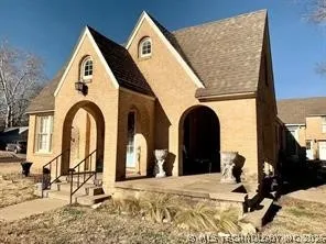 1124 W Elm