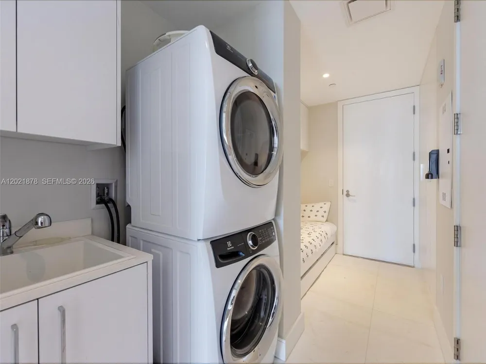 15701 Collins ave #3001 Sunny Isles Beach, FL 33160