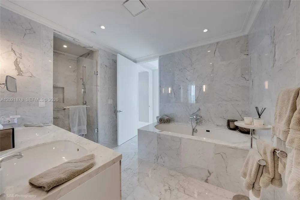 15701 Collins ave #3001 Sunny Isles Beach, FL 33160