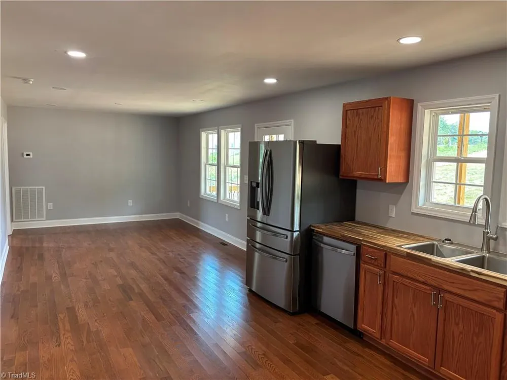 2101 Cook School Road Pilot Mountain, NC 27041