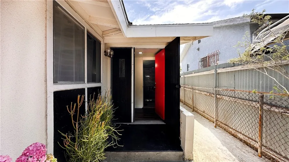 320 E 81st Los Angeles, CA 90003